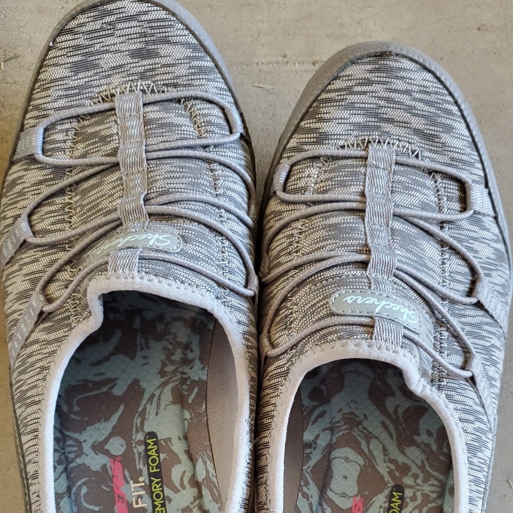 Skechers relaxed fit air cooled memory foam shoe